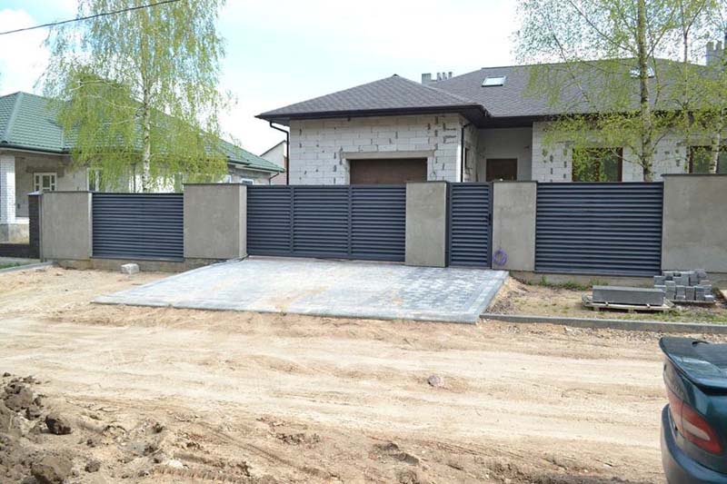 Aluzinc zogi staketa zogi Riga Latvija uzstadisana 11 - Aluzinc, metāla logi, metāla sētas, metāla vārti, bīdāmie vārti Rīgā Aluzinc zogi staketa zogi Riga Latvija uzstadisana 11