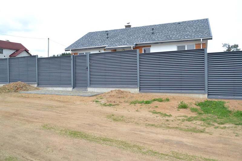 Aluzinc zogi staketa zogi Riga Latvija uzstadisana 13 - Aluzinc, metāla logi, metāla sētas, metāla vārti, bīdāmie vārti Rīgā Aluzinc zogi staketa zogi Riga Latvija uzstadisana 13