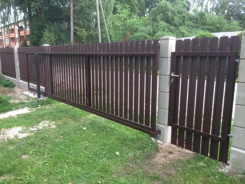 Aluzinc zogi staketa zogi Riga Latvija uzstadisana 14 - Aluzinc, metāla logi, metāla sētas, metāla vārti, bīdāmie vārti Rīgā Aluzinc zogi staketa zogi Riga Latvija uzstadisana 14