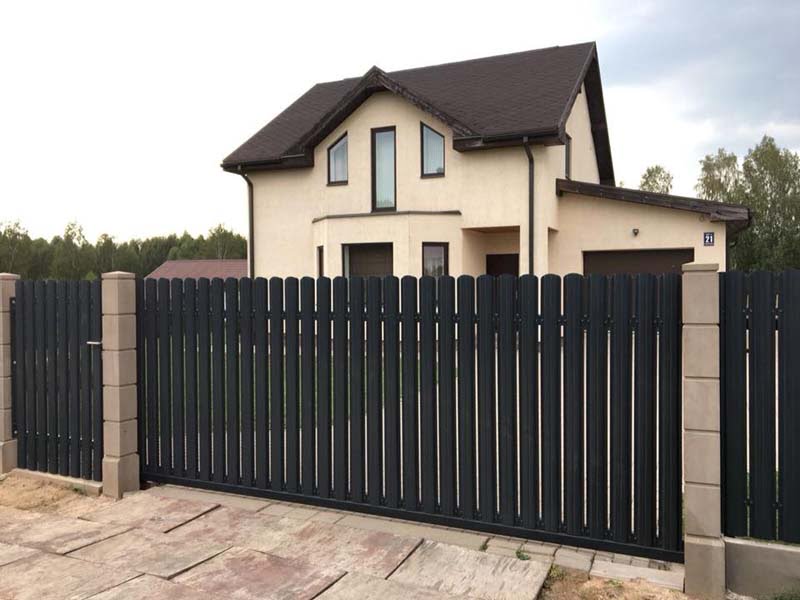 Aluzinc zogi staketa zogi Riga Latvija uzstadisana 19 - Aluzinc, metāla logi, metāla sētas, metāla vārti, bīdāmie vārti Rīgā Aluzinc zogi staketa zogi Riga Latvija uzstadisana 19