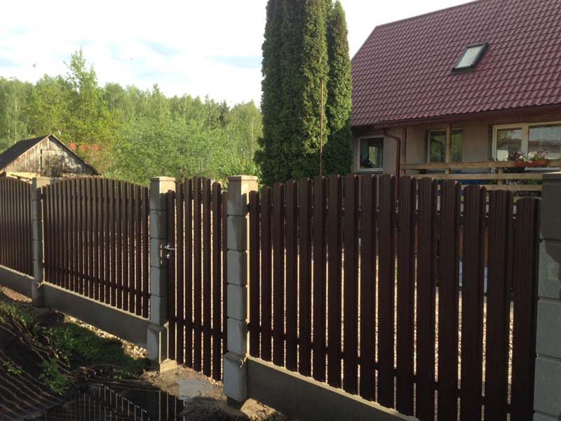 Aluzinc zogi staketa zogi Riga Latvija uzstadisana 1 1 - Aluzinc, metāla logi, metāla sētas, metāla vārti, bīdāmie vārti Rīgā Aluzinc zogi staketa zogi Riga Latvija uzstadisana 1 1