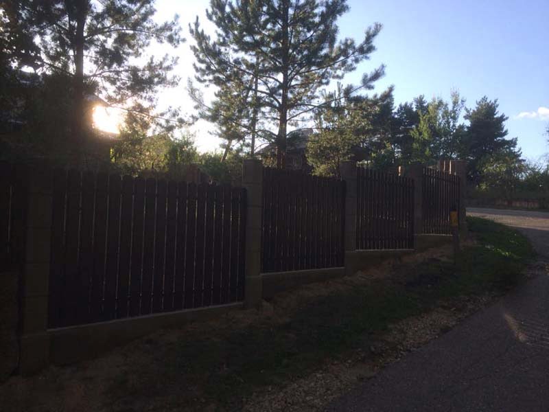 Aluzinc zogi staketa zogi Riga Latvija uzstadisana 27 - Aluzinc, metāla logi, metāla sētas, metāla vārti, bīdāmie vārti Rīgā Aluzinc zogi staketa zogi Riga Latvija uzstadisana 27