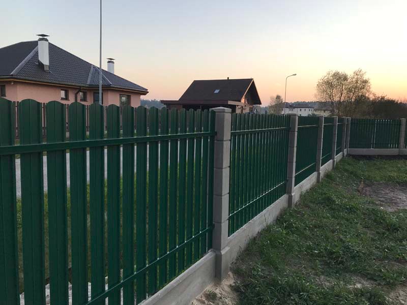 Aluzinc zogi staketa zogi Riga Latvija uzstadisana 5 - Aluzinc, metāla logi, metāla sētas, metāla vārti, bīdāmie vārti Rīgā Aluzinc zogi staketa zogi Riga Latvija uzstadisana 5