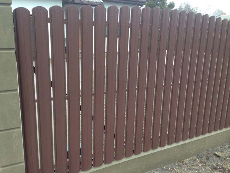 Aluzinc zogi staketa zogi Riga Latvija uzstadisana 5 1 - Aluzinc, metāla logi, metāla sētas, metāla vārti, bīdāmie vārti Rīgā Aluzinc zogi staketa zogi Riga Latvija uzstadisana 5 1