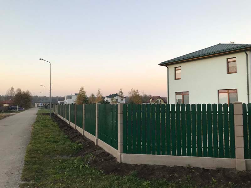 Aluzinc zogi staketa zogi Riga Latvija uzstadisana 7 - Aluzinc, metāla logi, metāla sētas, metāla vārti, bīdāmie vārti Rīgā Aluzinc zogi staketa zogi Riga Latvija uzstadisana 7