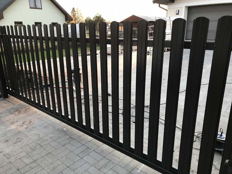 Aluzinc zogi staketa zogi Riga Latvija uzstadisana 8 - Aluzinc, metāla logi, metāla sētas, metāla vārti, bīdāmie vārti Rīgā Aluzinc zogi staketa zogi Riga Latvija uzstadisana 8