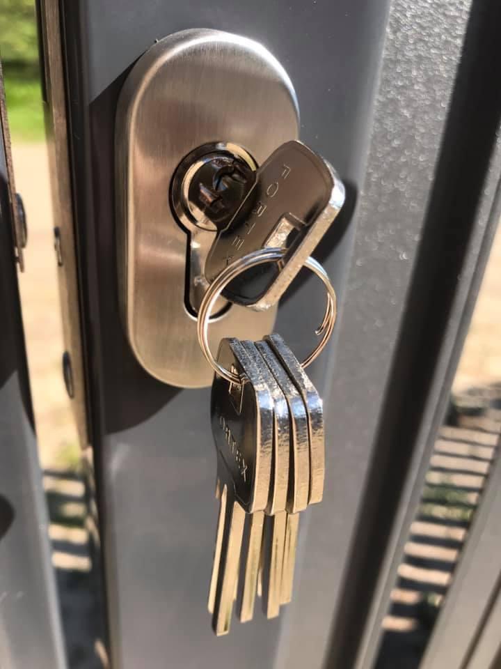 Aluzink zogu uzstadisana Riga Latvija 1 55 - Aluzinc, metāla logi, metāla sētas, metāla vārti, bīdāmie vārti Rīgā Aluzink zogu uzstadisana Riga Latvija 1 55 - Aluzinc, metāla logi, metāla sētas, metāla vārti, bīdāmie vārti Rīgā