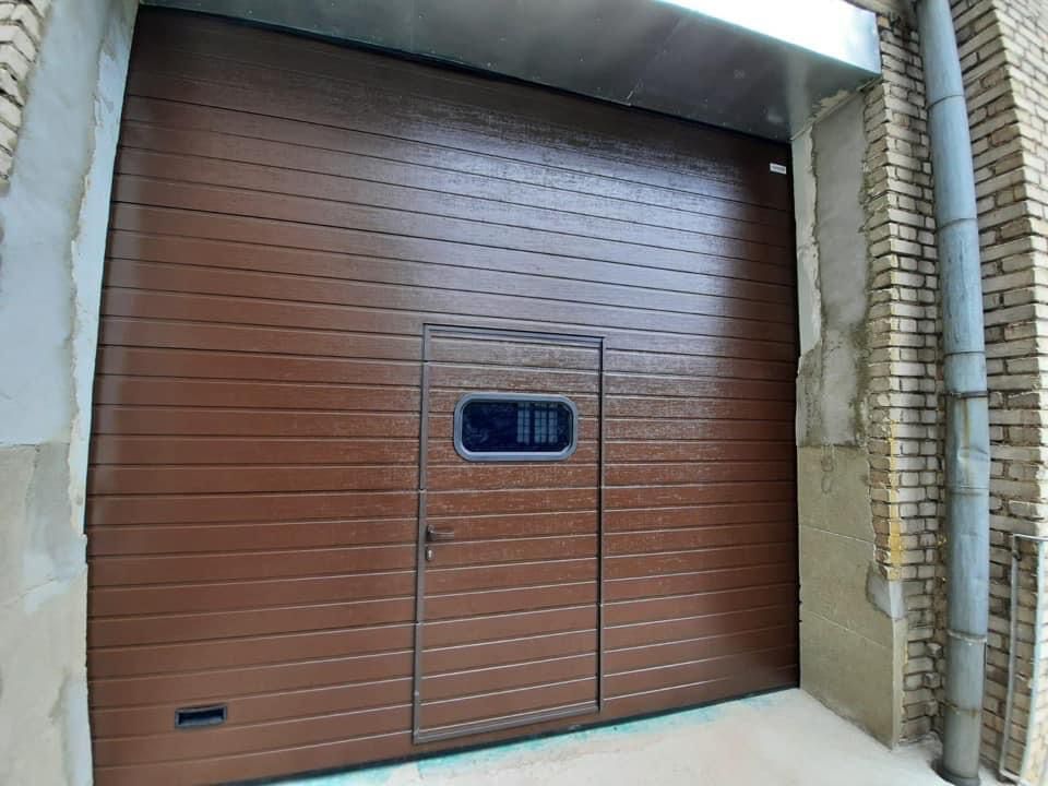 Garazu varti Uzstadisana Riga Latvija 1 4 - Aluzinc, metāla logi, metāla sētas, metāla vārti, bīdāmie vārti Rīgā Garazu varti Uzstadisana Riga Latvija 1 4 - Aluzinc, metāla logi, metāla sētas, metāla vārti, bīdāmie vārti Rīgā