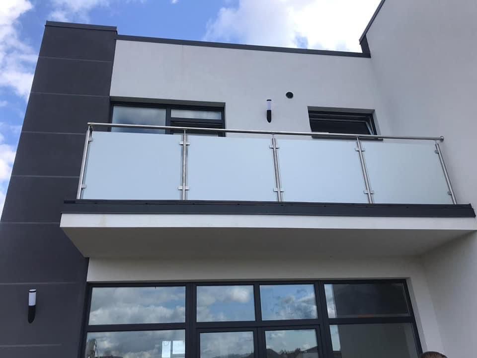 Margas no nerusejosa terauda uzstadisana Riga Latvija 1 20 - Aluzinc, metāla logi, metāla sētas, metāla vārti, bīdāmie vārti Rīgā Margas no nerusejosa terauda uzstadisana Riga Latvija 1 20 - Aluzinc, metāla logi, metāla sētas, metāla vārti, bīdāmie vārti Rīgā