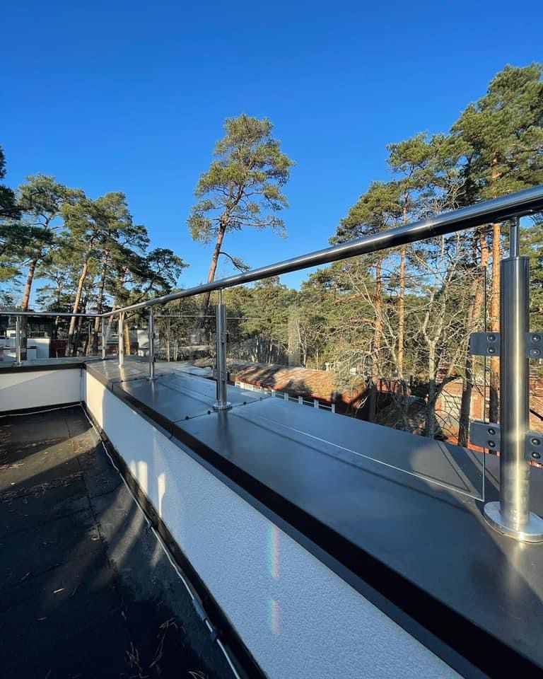 Margas no nerusejosa terauda uzstadisana Riga Latvija 1 37 - Aluzinc, metāla logi, metāla sētas, metāla vārti, bīdāmie vārti Rīgā Margas no nerusejosa terauda uzstadisana Riga Latvija 1 37 - Aluzinc, metāla logi, metāla sētas, metāla vārti, bīdāmie vārti Rīgā