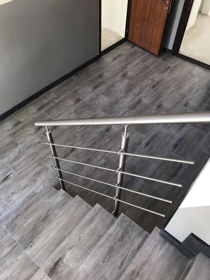 Margas no nerusejosa terauda uzstadisana Riga Latvija 1 41 - Aluzinc, metāla logi, metāla sētas, metāla vārti, bīdāmie vārti Rīgā Margas no nerusejosa terauda uzstadisana Riga Latvija 1 41 - Aluzinc, metāla logi, metāla sētas, metāla vārti, bīdāmie vārti Rīgā