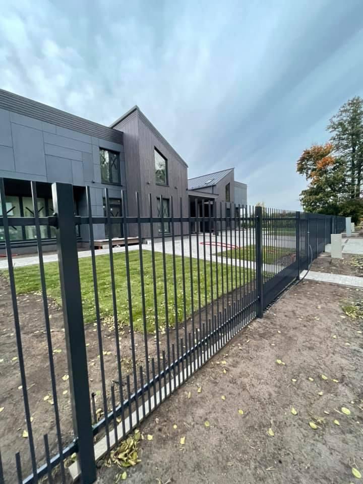 Metala zogu uzstadisana Riga Latvija 1 13 - Aluzinc, metāla logi, metāla sētas, metāla vārti, bīdāmie vārti Rīgā Metala zogu uzstadisana Riga Latvija 1 13 - Aluzinc, metāla logi, metāla sētas, metāla vārti, bīdāmie vārti Rīgā