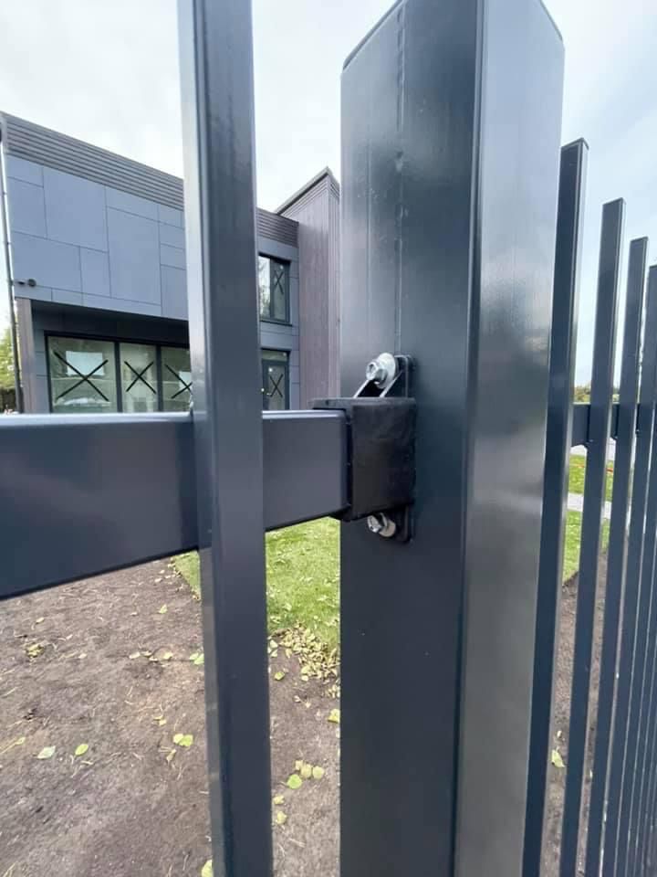 Metala zogu uzstadisana Riga Latvija 1 14 - Aluzinc, metāla logi, metāla sētas, metāla vārti, bīdāmie vārti Rīgā Metala zogu uzstadisana Riga Latvija 1 14 - Aluzinc, metāla logi, metāla sētas, metāla vārti, bīdāmie vārti Rīgā