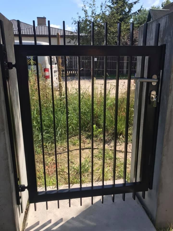 Metala zogu uzstadisana Riga Latvija 1 2 - Aluzinc, metāla logi, metāla sētas, metāla vārti, bīdāmie vārti Rīgā Metala zogu uzstadisana Riga Latvija 1 2 - Aluzinc, metāla logi, metāla sētas, metāla vārti, bīdāmie vārti Rīgā