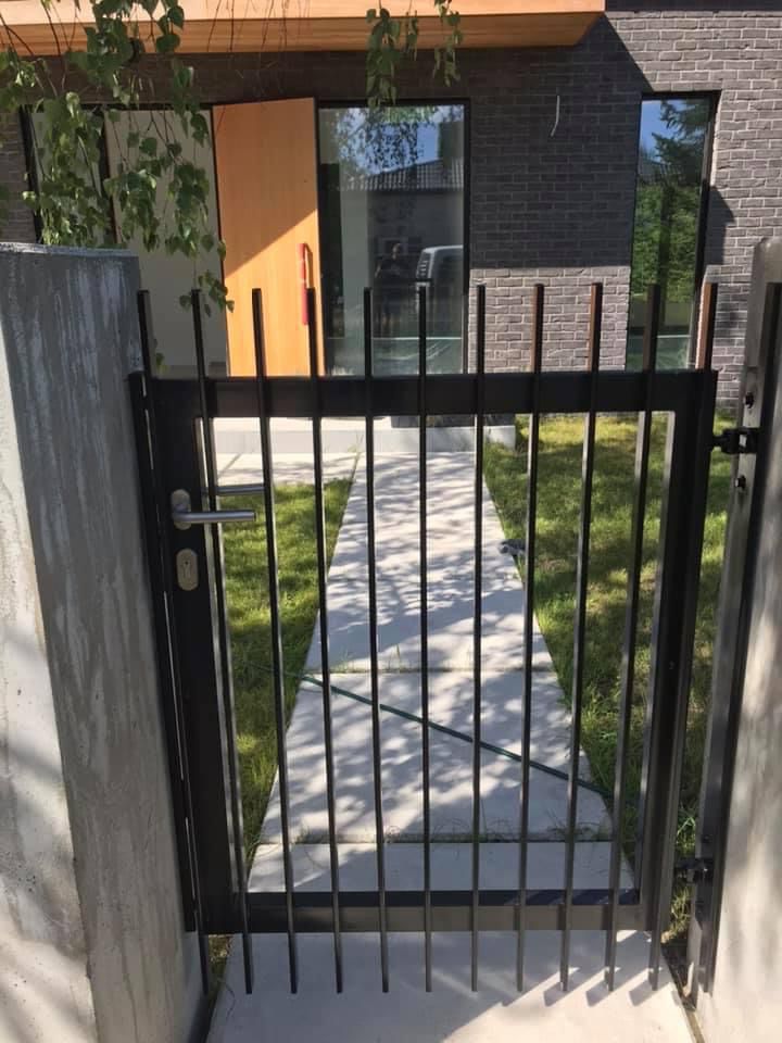 Metala zogu uzstadisana Riga Latvija 1 5 - Aluzinc, metāla logi, metāla sētas, metāla vārti, bīdāmie vārti Rīgā Metala zogu uzstadisana Riga Latvija 1 5 - Aluzinc, metāla logi, metāla sētas, metāla vārti, bīdāmie vārti Rīgā