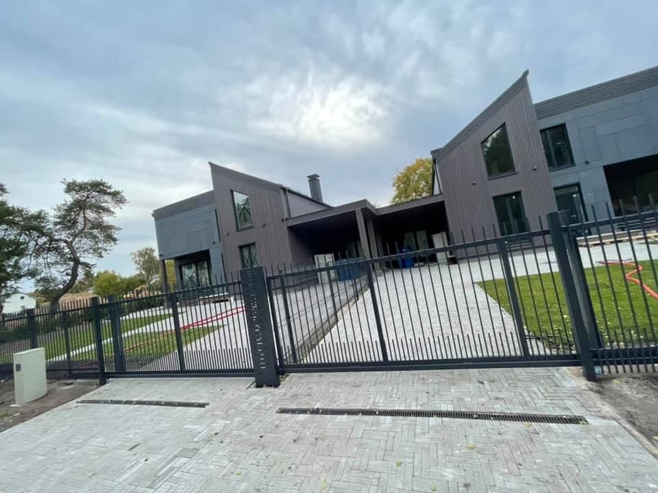 Metala zogu uzstadisana Riga Latvija 1 7 - Aluzinc, metāla logi, metāla sētas, metāla vārti, bīdāmie vārti Rīgā Metala zogu uzstadisana Riga Latvija 1 7 - Aluzinc, metāla logi, metāla sētas, metāla vārti, bīdāmie vārti Rīgā