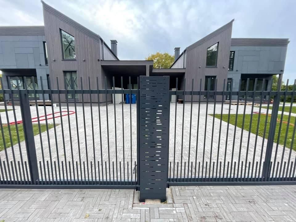 Metala zogu uzstadisana Riga Latvija 1 8 - Aluzinc, metāla logi, metāla sētas, metāla vārti, bīdāmie vārti Rīgā Metala zogu uzstadisana Riga Latvija 1 8 - Aluzinc, metāla logi, metāla sētas, metāla vārti, bīdāmie vārti Rīgā