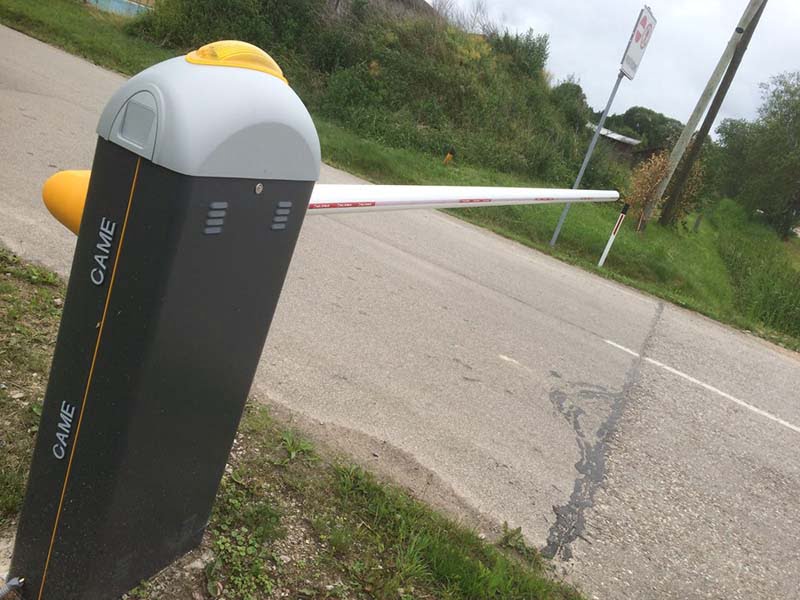 Automatiskas barjeras uzstadisana Riga Latvija 14 - Aluzinc, metāla logi, metāla sētas, metāla vārti, bīdāmie vārti Rīgā Automatiskas barjeras uzstadisana Riga Latvija 14 - Aluzinc, metāla logi, metāla sētas, metāla vārti, bīdāmie vārti Rīgā